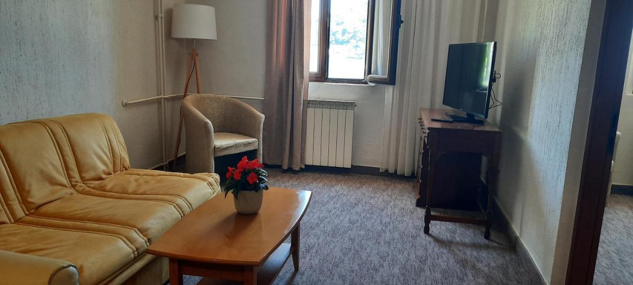 Ambassador Apartments Petrovac Ngoại thất bức ảnh