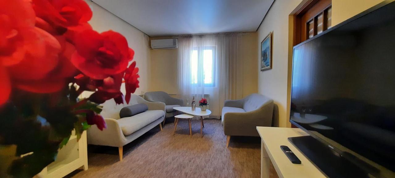 Ambassador Apartments Petrovac Ngoại thất bức ảnh