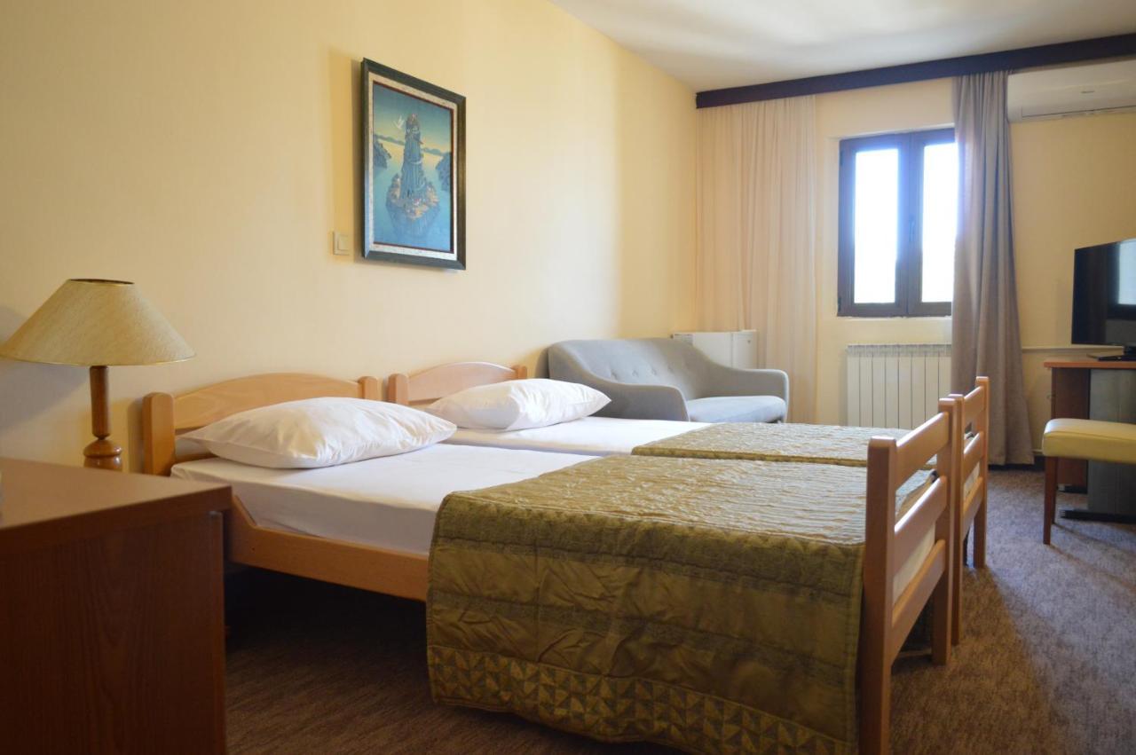 Ambassador Apartments Petrovac Ngoại thất bức ảnh
