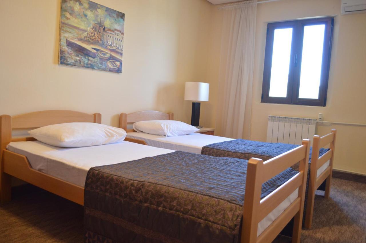 Ambassador Apartments Petrovac Ngoại thất bức ảnh